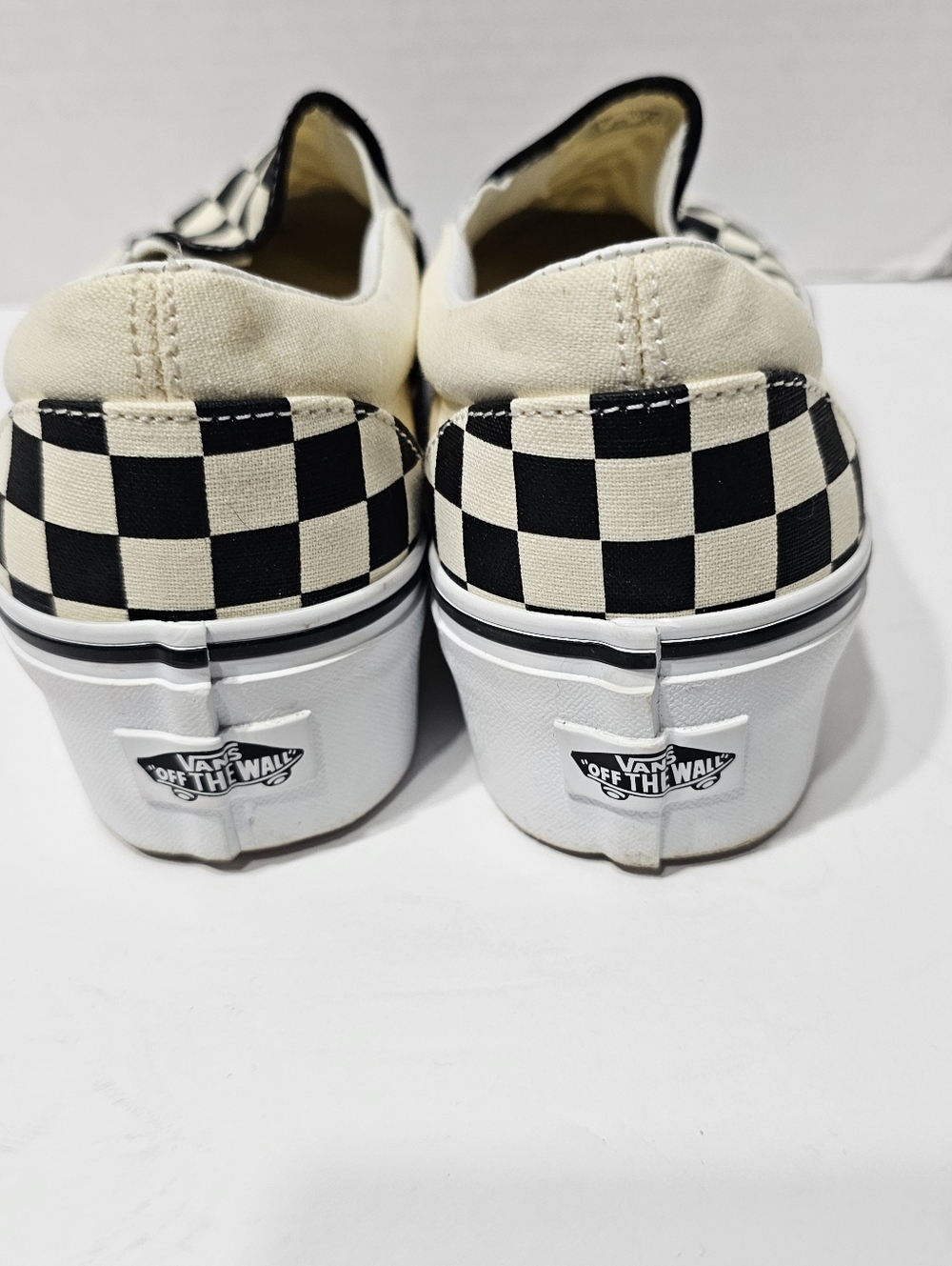 Vans Off The Wall Cream & Black Slip Ons - Picture 4 of 7